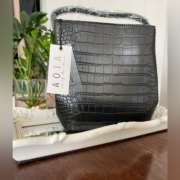 AOTA Elena Vegan Black Mock Croc Embossed Bucket Crossbody Bag Black - Picture 6 of 7